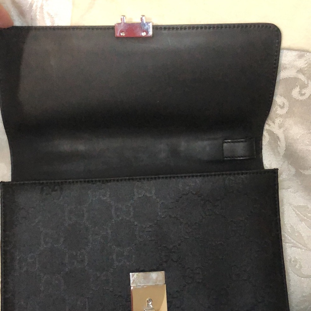 Gucci Guccissima GG  with retractable hand strap.  One owner.  Giftable - Picture 8 of 13